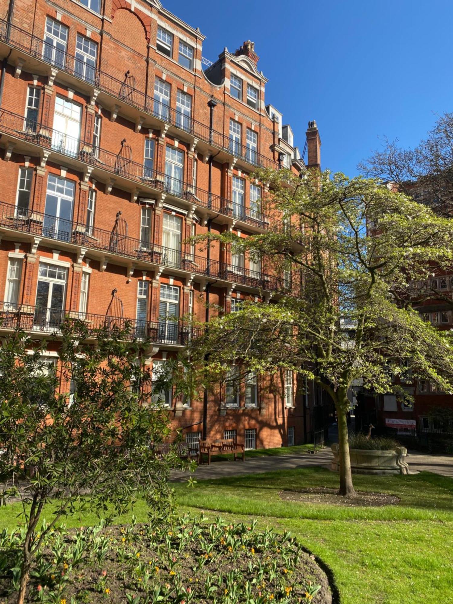 Mayfair - Two Bed, One Bath * London